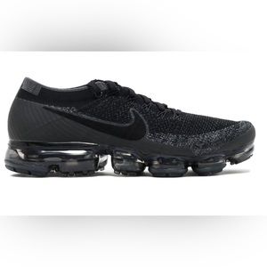 Rare Womens Nike vapormax triple black size 9